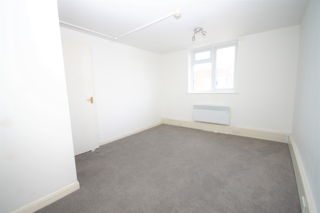 2 bed apartment to rent in Field End Road, Pinner - Property Image 3