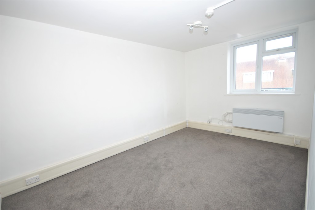 2 bed apartment to rent in Field End Road, Pinner - Property Image 4
