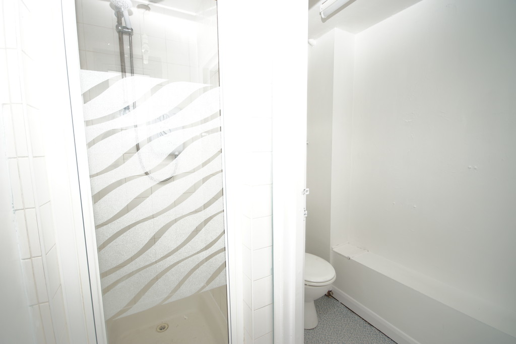 2 bed apartment to rent in Field End Road, Pinner - Property Image 5