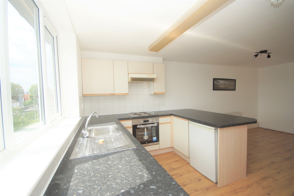 2 bed apartment to rent in Field End Road, Pinner - Property Image 8