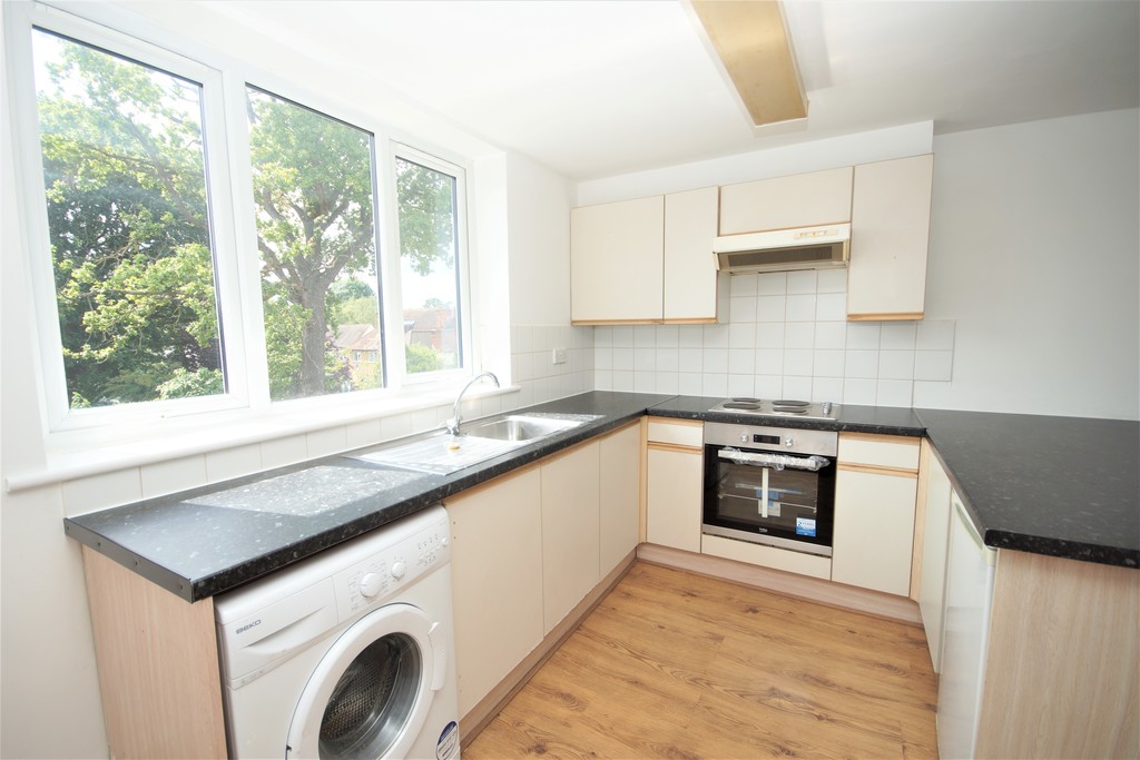 2 bed apartment to rent in Field End Road, Pinner - Property Image 2