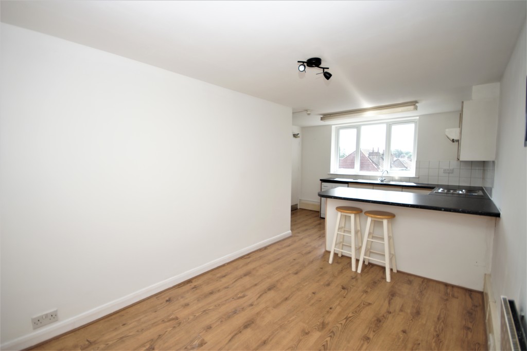 2 bed apartment to rent in Field End Road, Pinner - Property Image 6