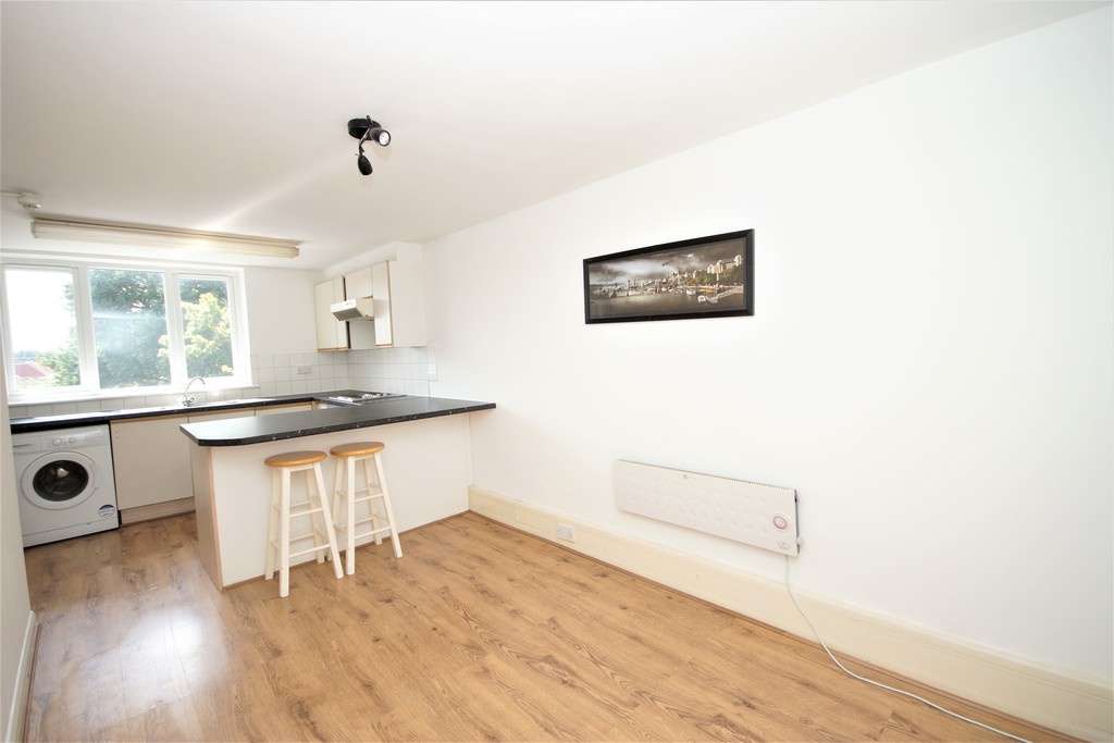 2 bed apartment to rent in Field End Road, Pinner - Property Image 7