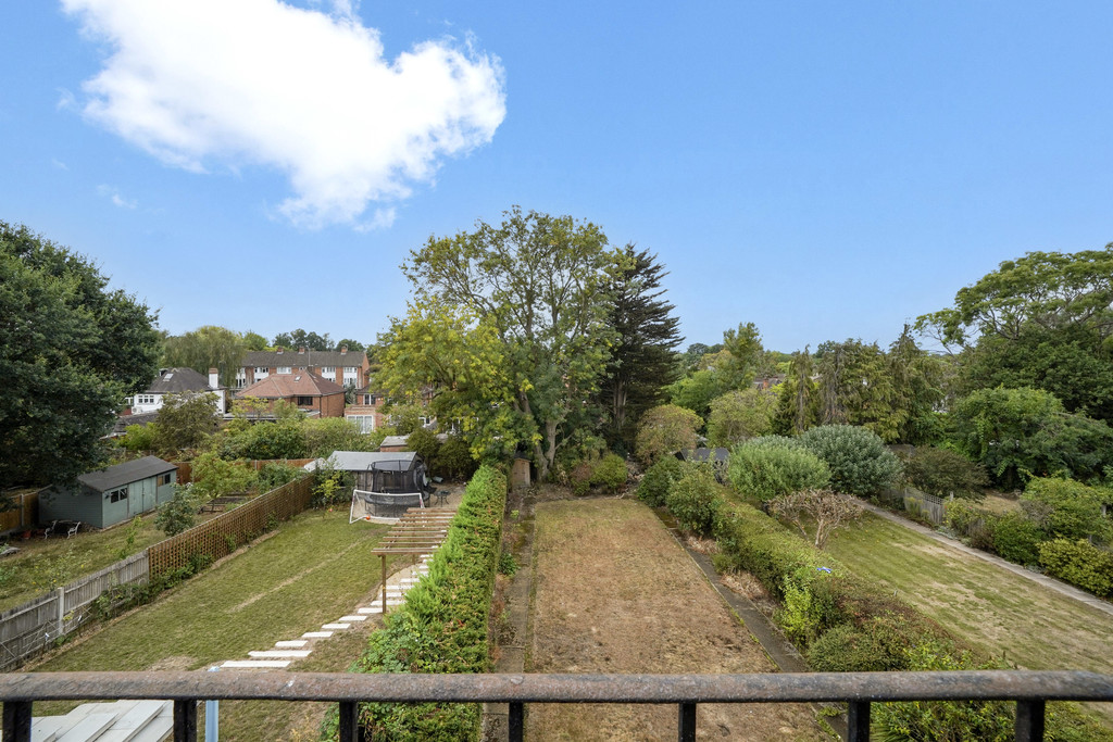 2 bed apartment to rent in Cecil Park, Pinner - Property Image 13