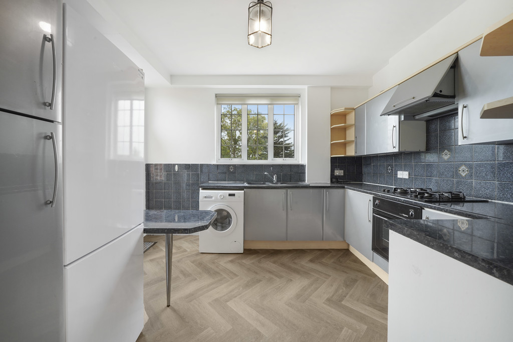 2 bed apartment to rent in Cecil Park, Pinner - Property Image 5