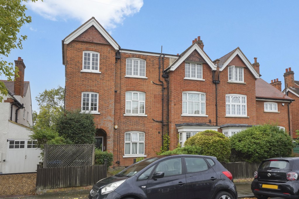 2 bed apartment to rent in Cecil Park, Pinner - Property Image 1