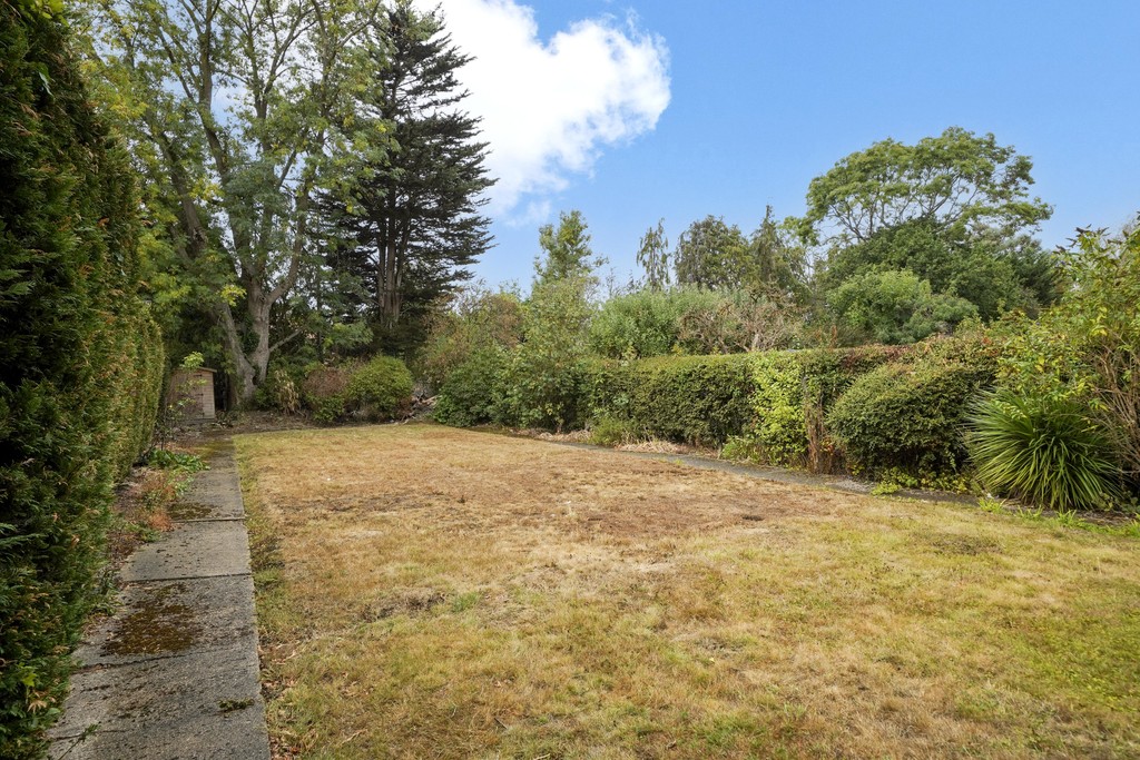 2 bed apartment to rent in Cecil Park, Pinner - Property Image 3