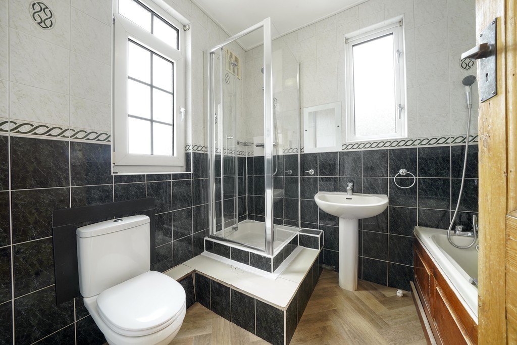 2 bed apartment to rent in Cecil Park, Pinner - Property Image 8