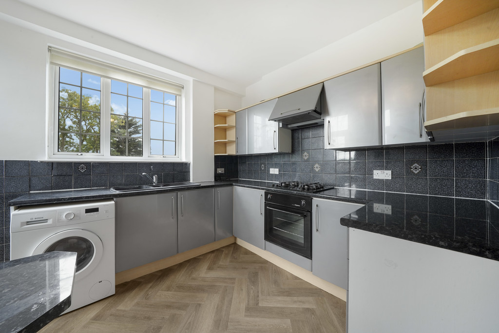 2 bed apartment to rent in Cecil Park, Pinner - Property Image 6