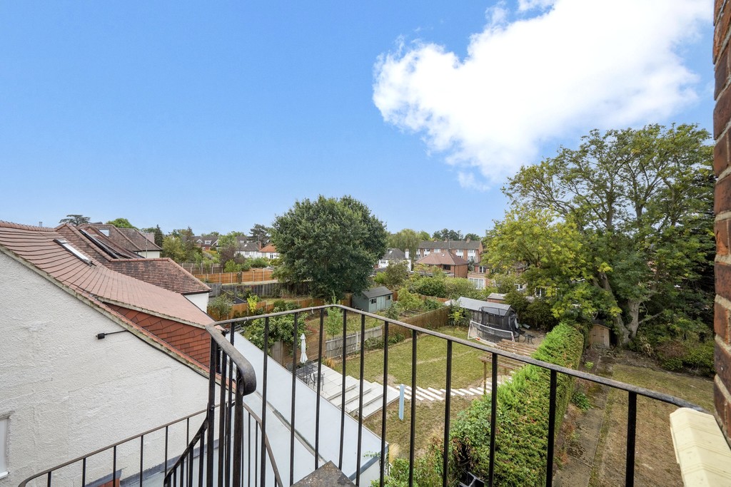 2 bed apartment to rent in Cecil Park, Pinner - Property Image 7