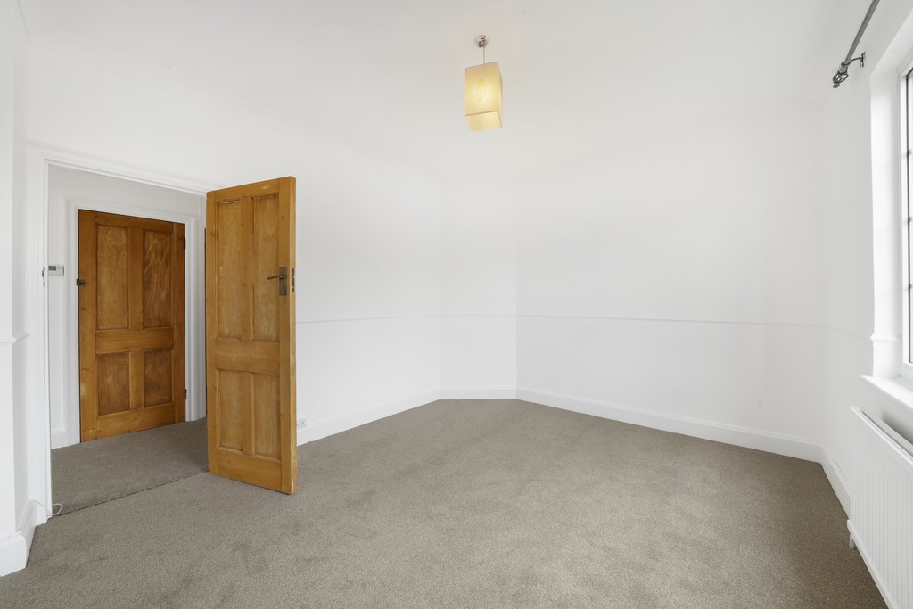 2 bed apartment to rent in Cecil Park, Pinner - Property Image 11