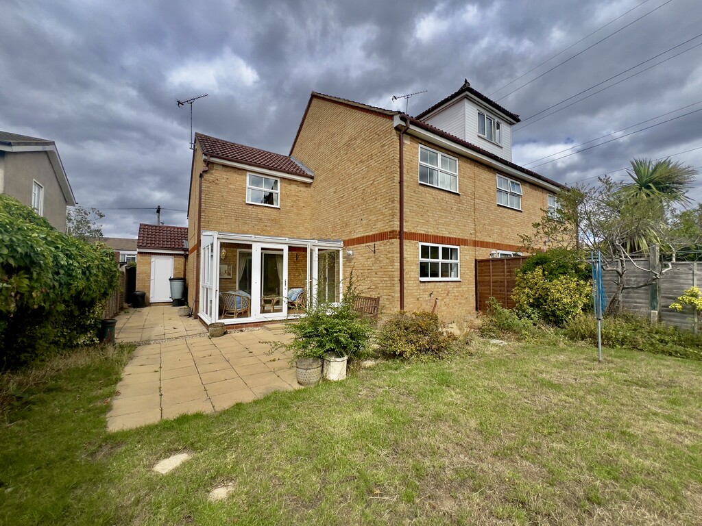 3 bed end of terrace house to rent in Little Oxhey Lane, Watford - Property Image 3