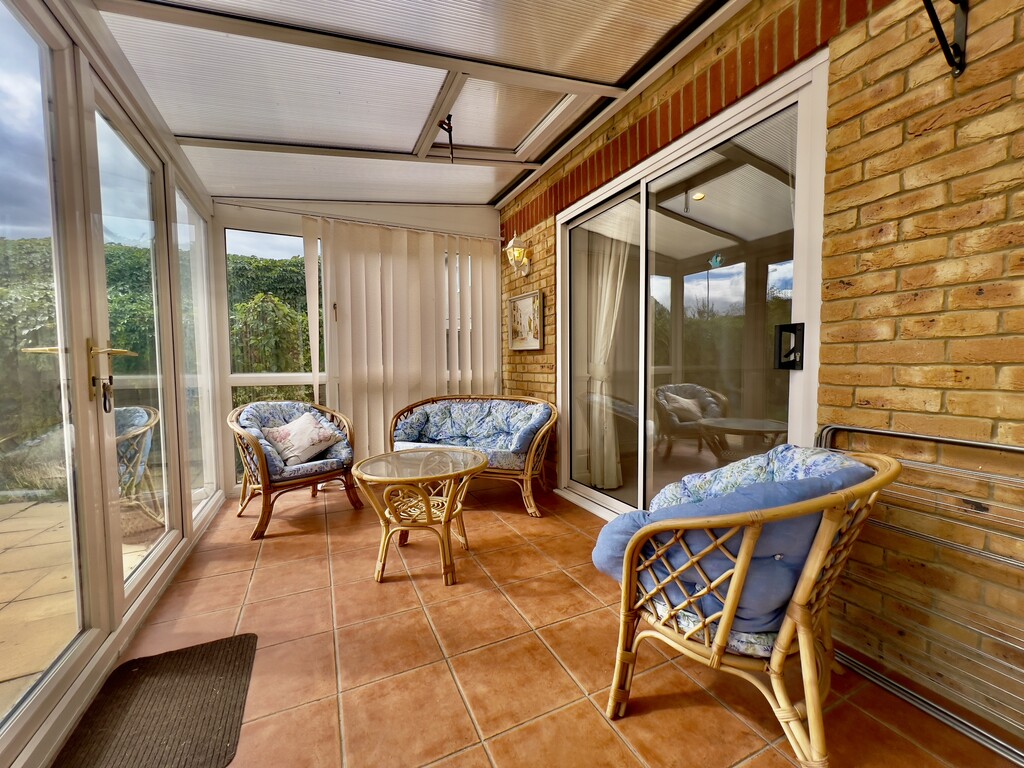 3 bed end of terrace house to rent in Little Oxhey Lane, Watford - Property Image 5