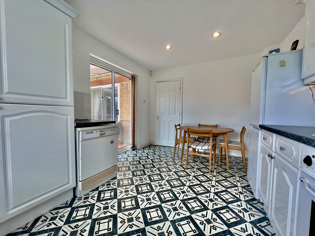 3 bed end of terrace house to rent in Little Oxhey Lane, Watford - Property Image 4