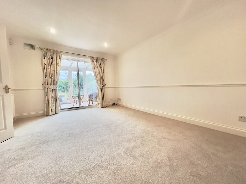 3 bed end of terrace house to rent in Little Oxhey Lane, Watford - Property Image 7