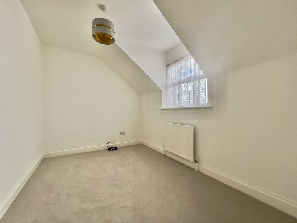 3 bed end of terrace house to rent in Little Oxhey Lane, Watford - Property Image 11