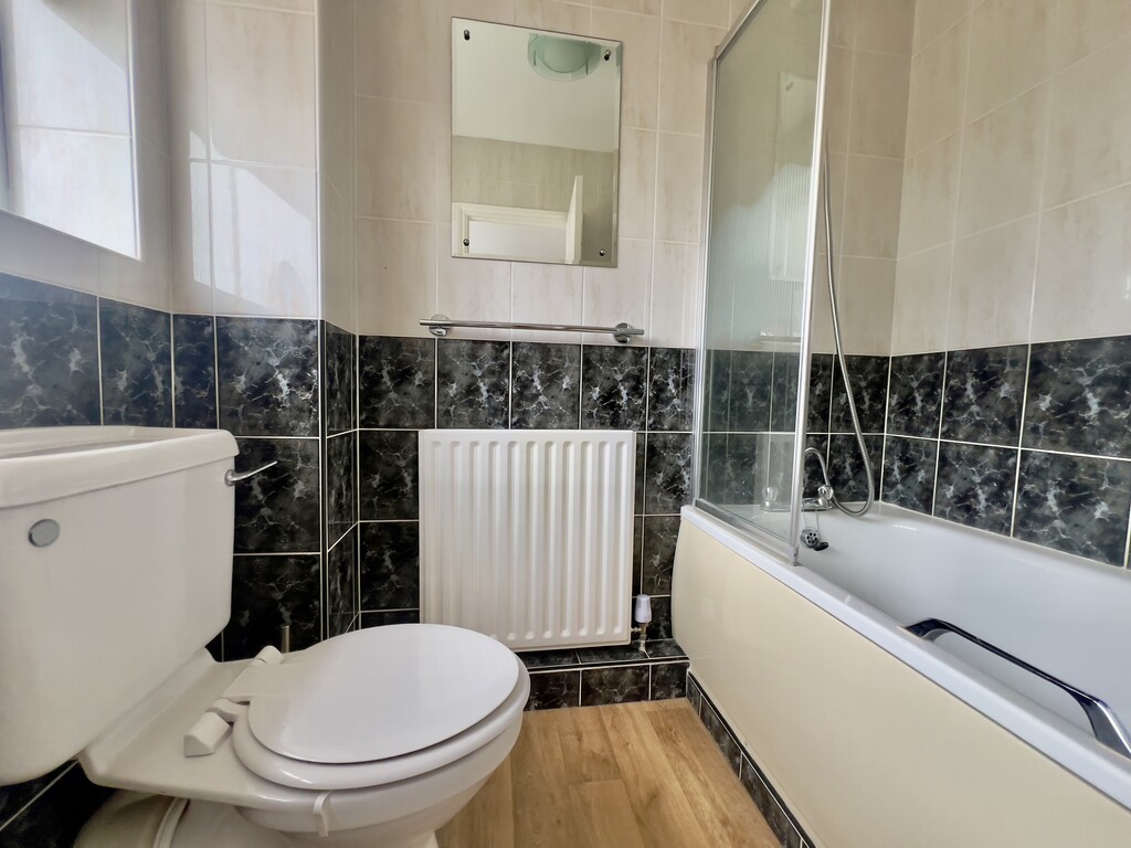 3 bed end of terrace house to rent in Little Oxhey Lane, Watford - Property Image 9