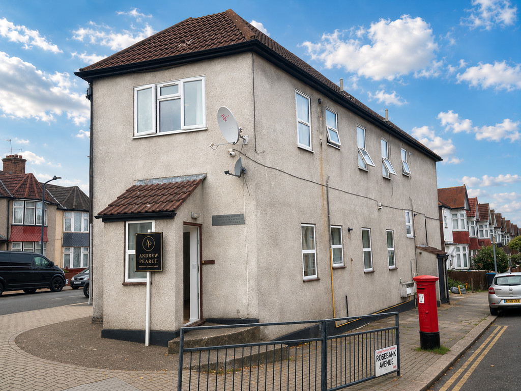 2 bed ground floor flat to rent in Rosebank Avenue, Wembley, HA0