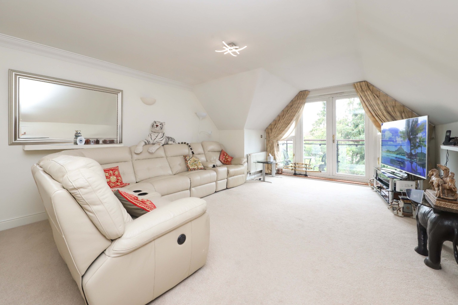 2 bed flat for sale in Marsh Point, Marsh Road, HA5 5ND - Property Image 3