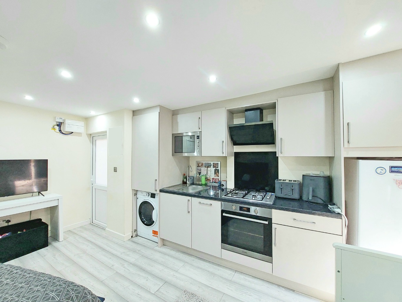 5 bed semi-detached house for sale in Church Drive, Harrow - Property Image 14