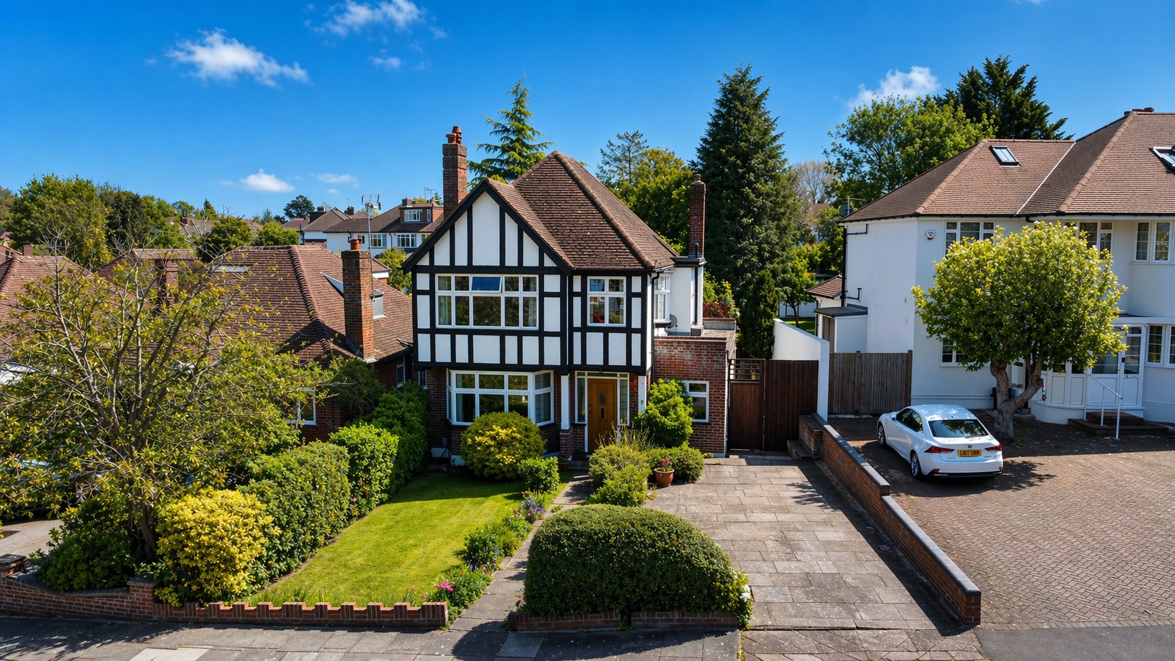 3 bed detached house for sale in The Glen, Pinner, HA5 2RX
