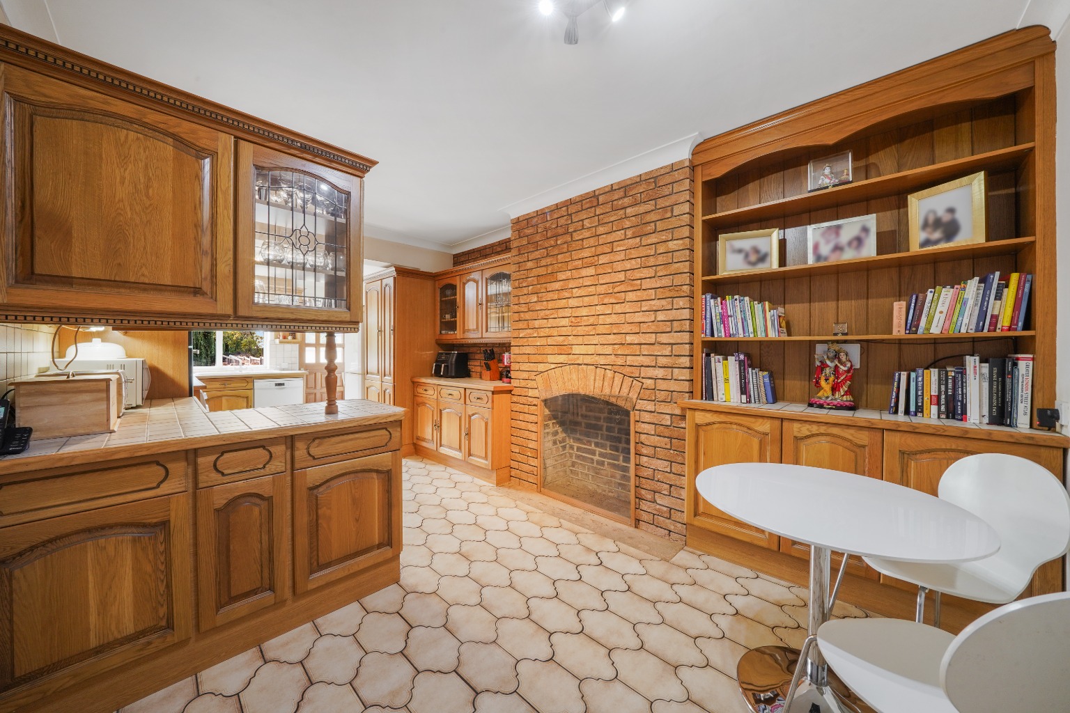 4 bed semi-detached house for sale in Bridle Road, Pinner  - Property Image 4