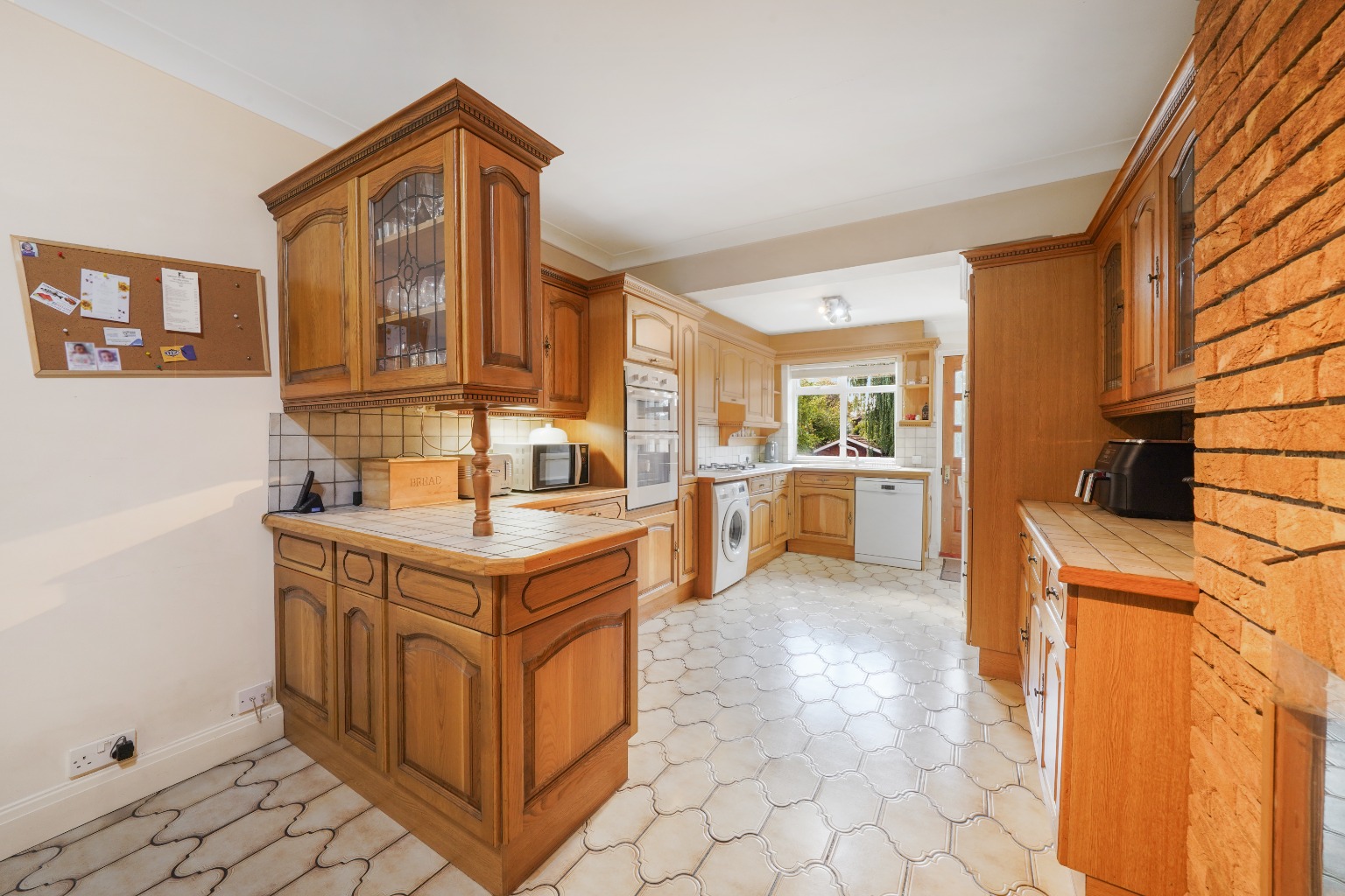 4 bed semi-detached house for sale in Bridle Road, Pinner  - Property Image 3