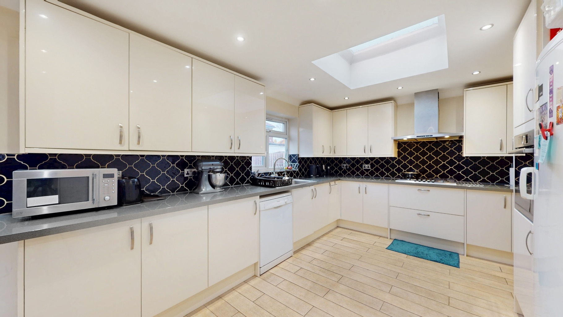 4 bed semi-detached house for sale in Ruislip, Greater London, HA4 - Property Image 2