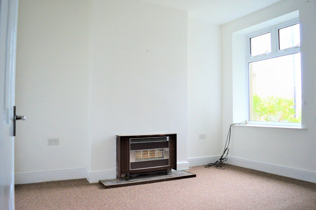 3 bed terraced house to rent in Bloomfield Road, Blackwood - Property Image 3