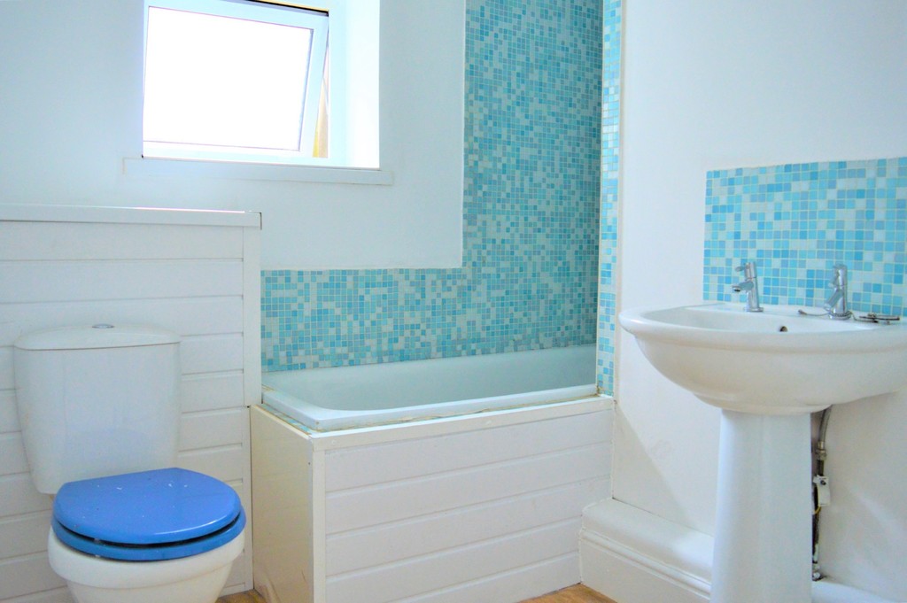 3 bed terraced house to rent in Bloomfield Road, Blackwood - Property Image 4