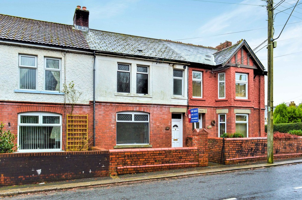 3 bed terraced house to rent in Bloomfield Road, Blackwood