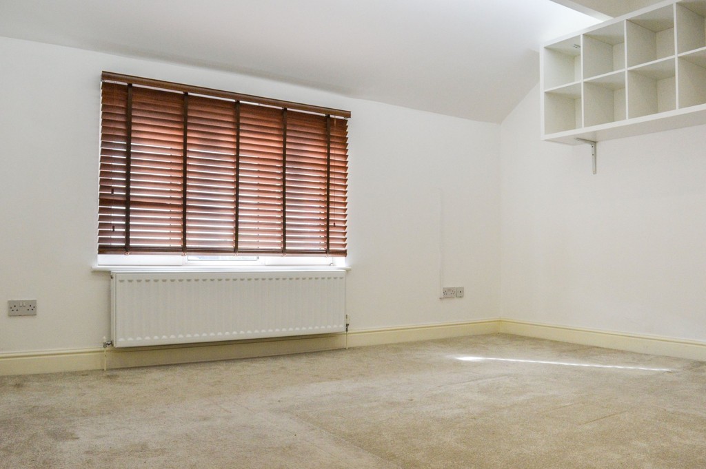 3 bed end of terrace house for sale in End Terraced Home Renovated To High Standard  - Property Image 6