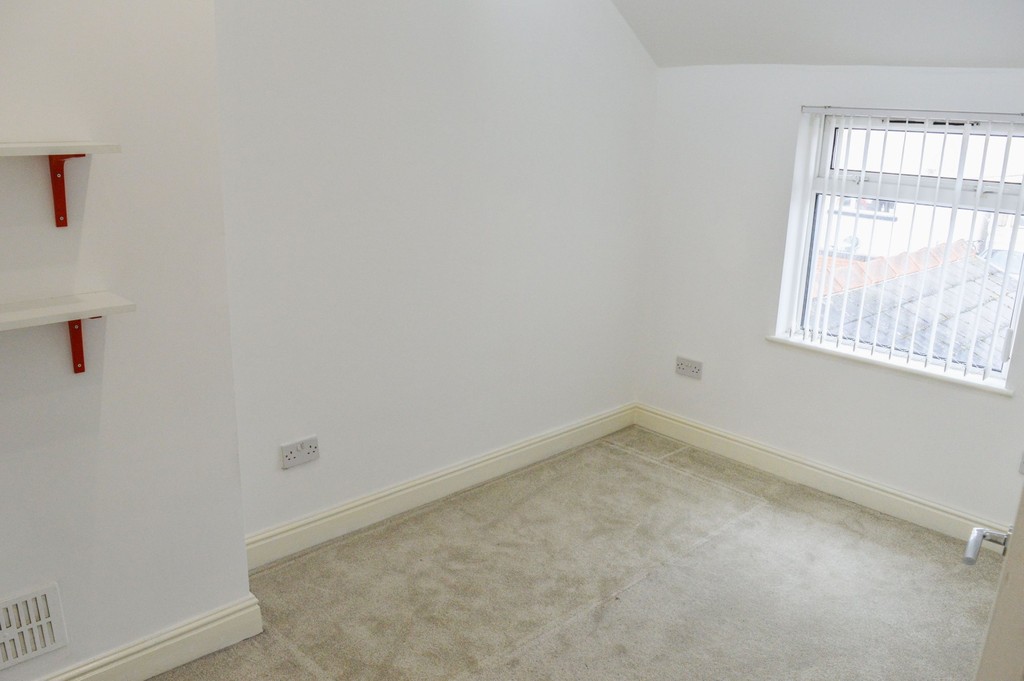3 bed end of terrace house for sale in End Terraced Home Renovated To High Standard  - Property Image 7