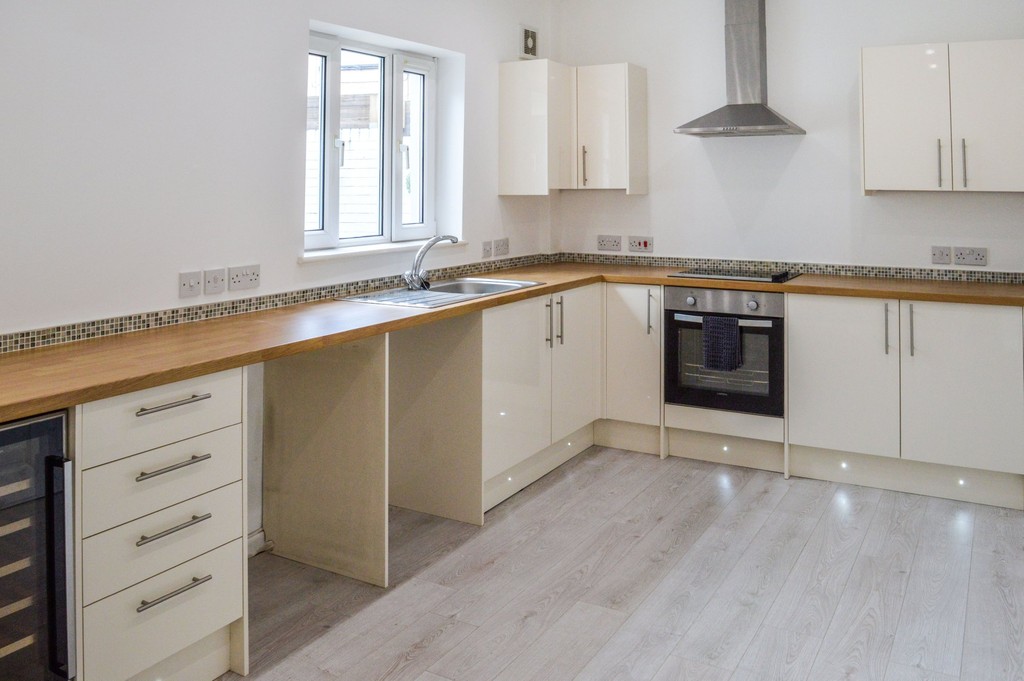 3 bed end of terrace house for sale in End Terraced Home Renovated To High Standard  - Property Image 2