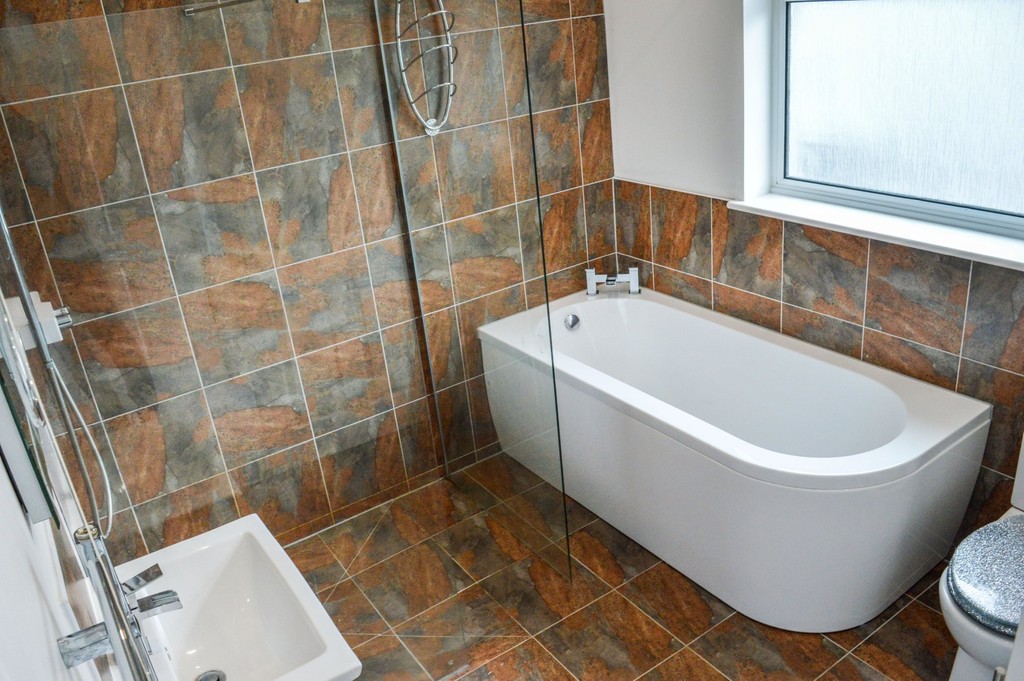 3 bed end of terrace house for sale in End Terraced Home Renovated To High Standard  - Property Image 5