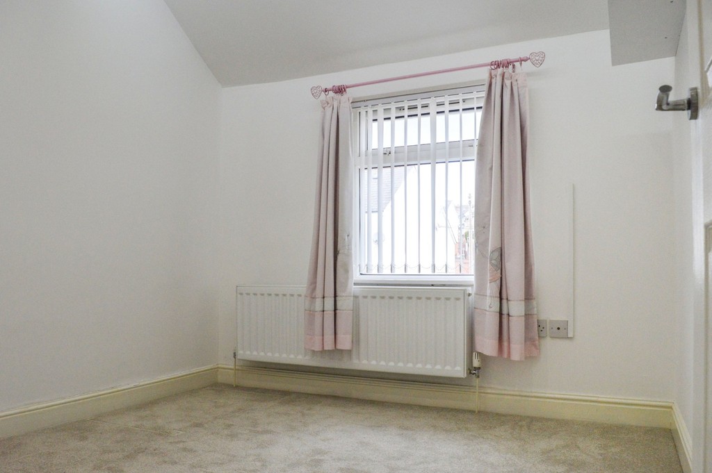 3 bed end of terrace house for sale in End Terraced Home Renovated To High Standard  - Property Image 8
