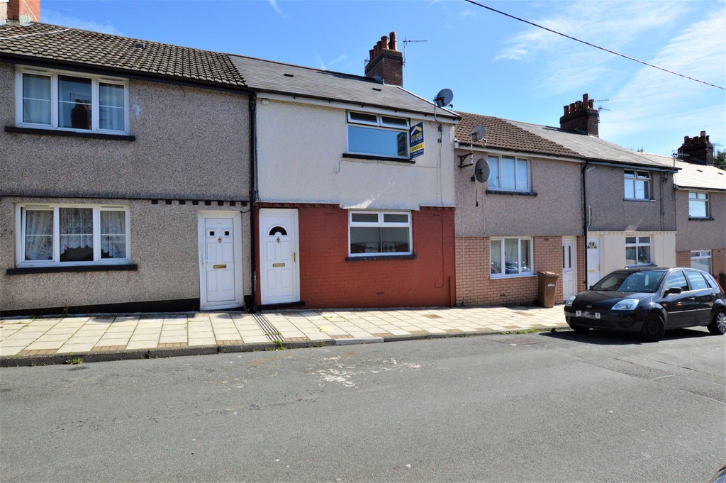 3 bed terraced house to rent in Greys Crescent, Tir-y-berth, Hengoed