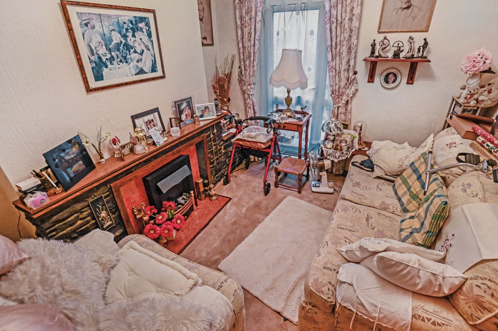 2 bed terraced house for sale in High Street, Llanbradach  - Property Image 6