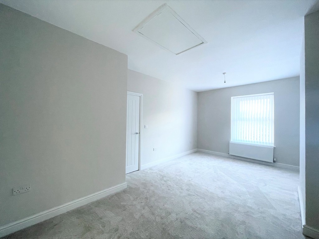 4 bed semi-detached house for sale in Raglan Road, Hengoed - Property Image 17