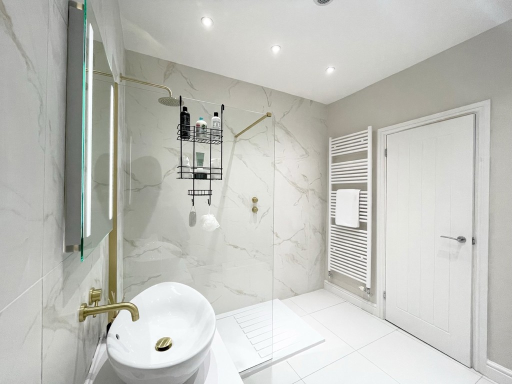4 bed semi-detached house for sale in Raglan Road, Hengoed - Property Image 8