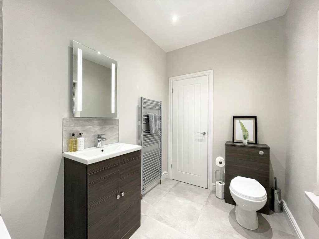 4 bed semi-detached house for sale in Raglan Road, Hengoed - Property Image 13