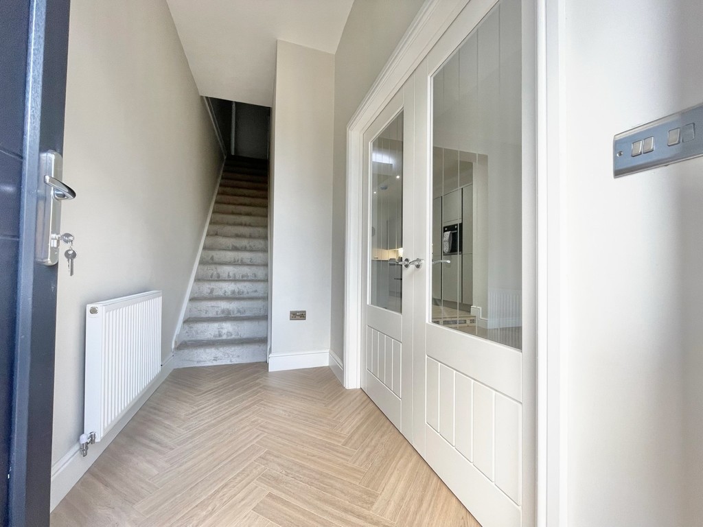 4 bed semi-detached house for sale in Raglan Road, Hengoed - Property Image 7