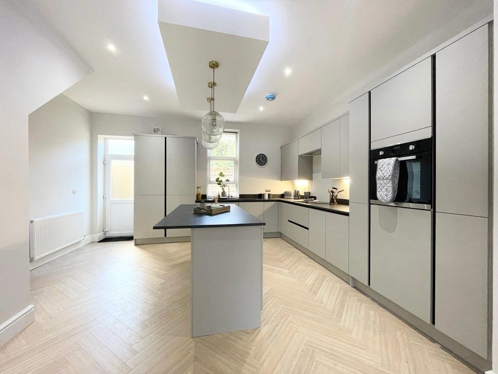 4 bed semi-detached house for sale in Raglan Road, Hengoed - Property Image 1