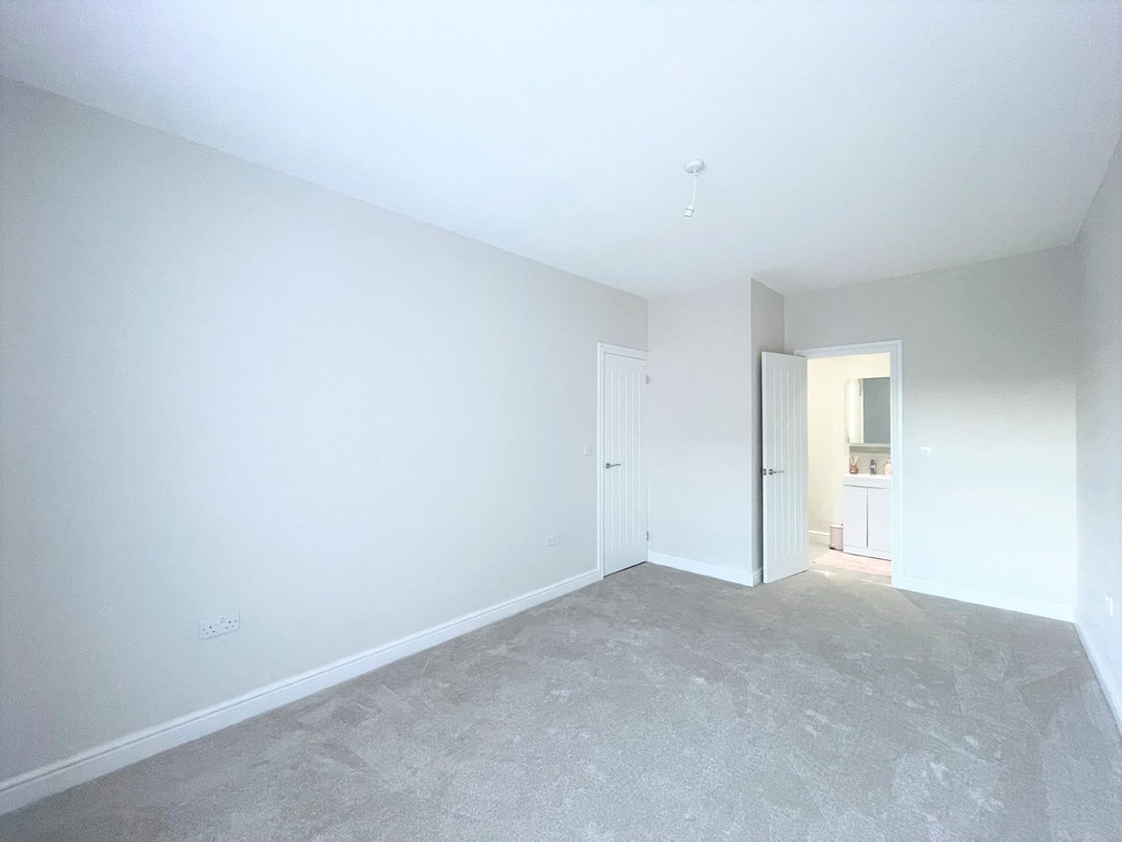 4 bed semi-detached house for sale in Raglan Road, Hengoed - Property Image 18