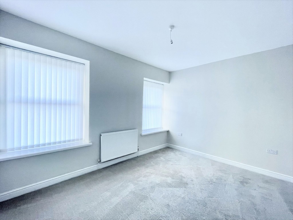 4 bed semi-detached house for sale in Raglan Road, Hengoed - Property Image 19