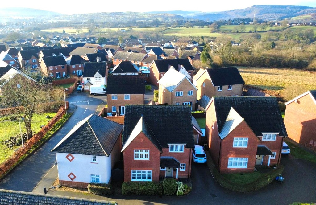 4 bed detached house for sale in Primrose Walk, Trelewis, Treharris