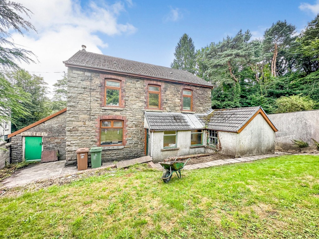 3 bed detached house for sale in Kings Hill, Hengoed - Property Image 1