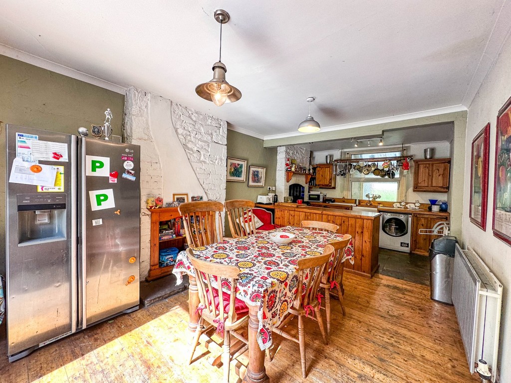 3 bed detached house for sale in Kings Hill, Hengoed - Property Image 3