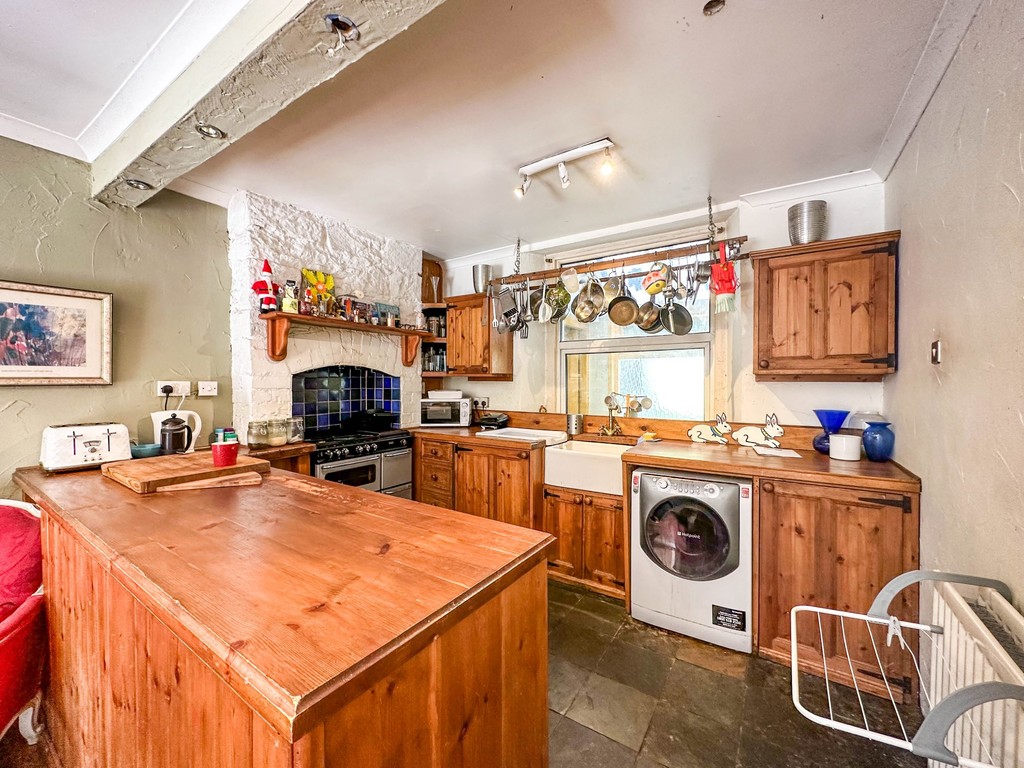 3 bed detached house for sale in Kings Hill, Hengoed - Property Image 4