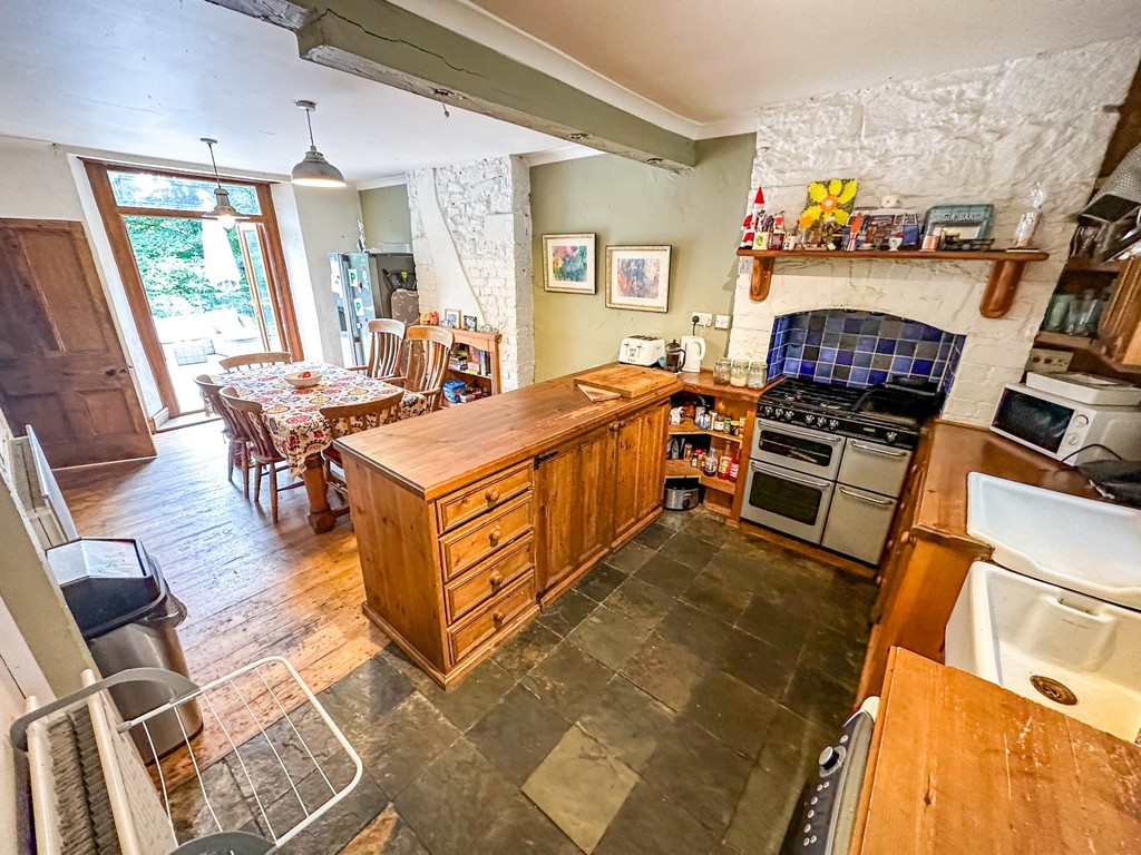 3 bed detached house for sale in Kings Hill, Hengoed - Property Image 2
